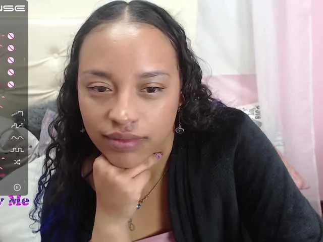 Live sex webcam photo for Angeluxxx #272741021