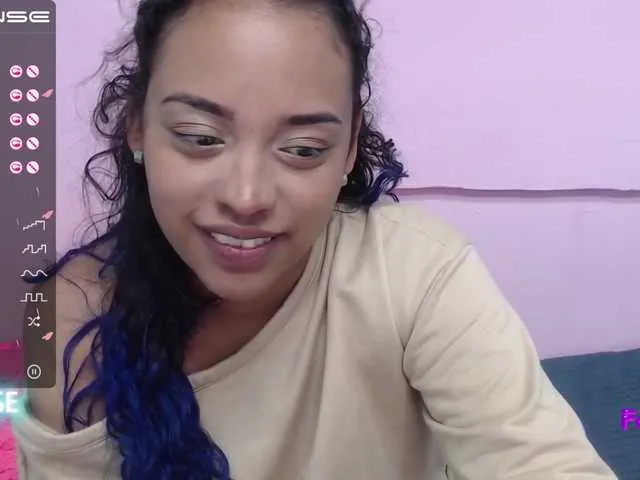 Live sex webcam photo for Angeluxxx #272901879