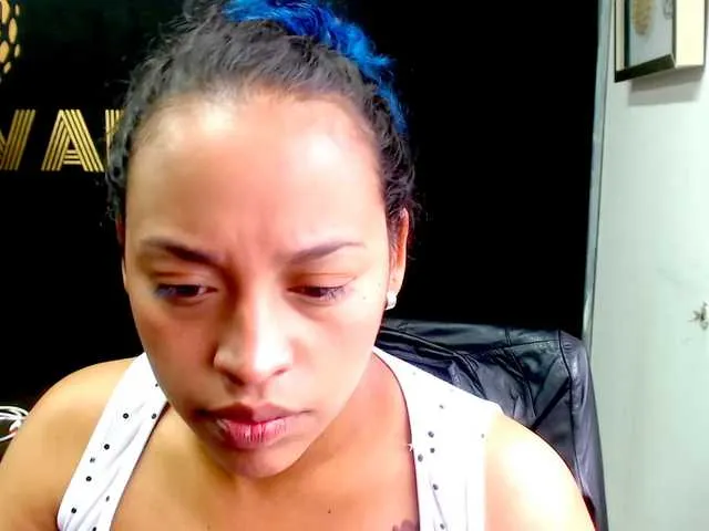 Live sex webcam photo for Angeluxxx #273119855