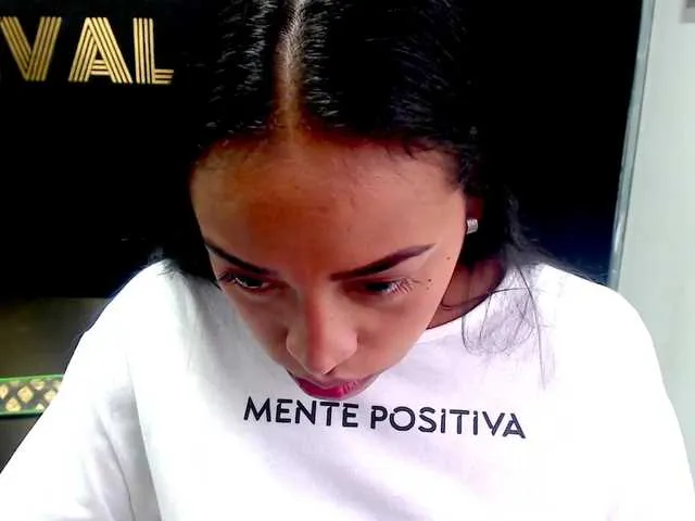 Live sex webcam photo for Angeluxxx #273153077