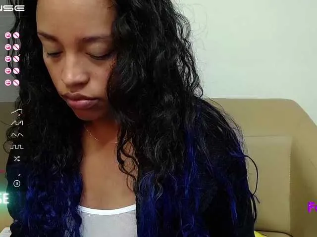 Live sex webcam photo for Angeluxxx #273404695