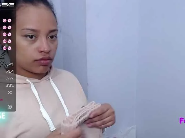 Live sex webcam photo for Angeluxxx #273431715