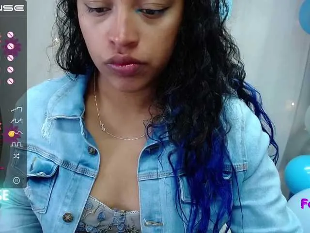 Live sex webcam photo for Angeluxxx #273467382