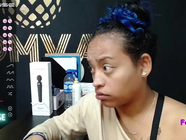 Live sex webcam photo for Angeluxxx #273679221
