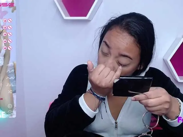 Live sex webcam photo for Angeluxxx #273753215