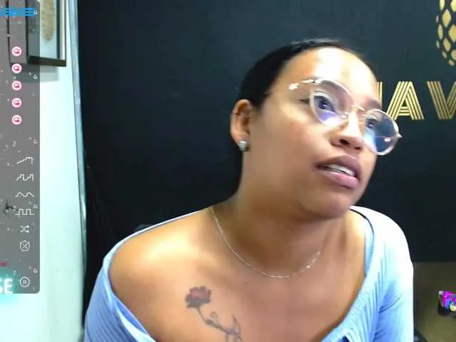 Live sex webcam photo for Angeluxxx #273881993