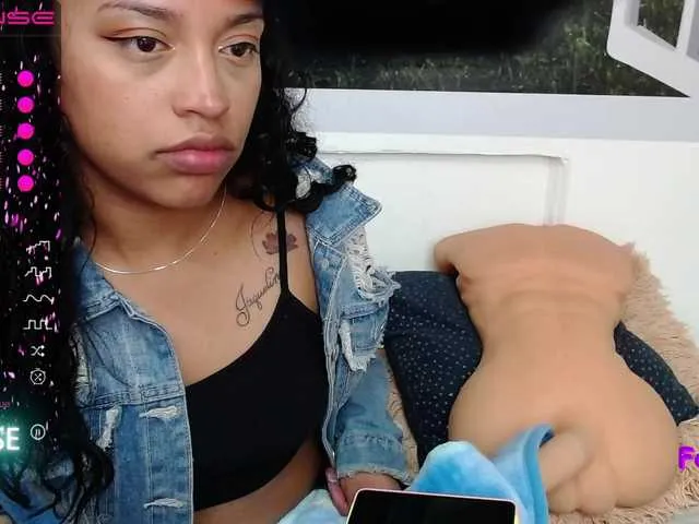 Live sex webcam photo for Angeluxxx #273918965