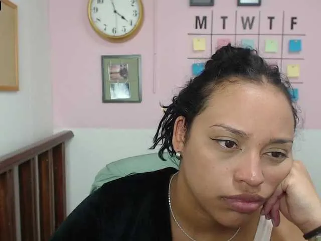 Live sex webcam photo for Angeluxxx #274131768