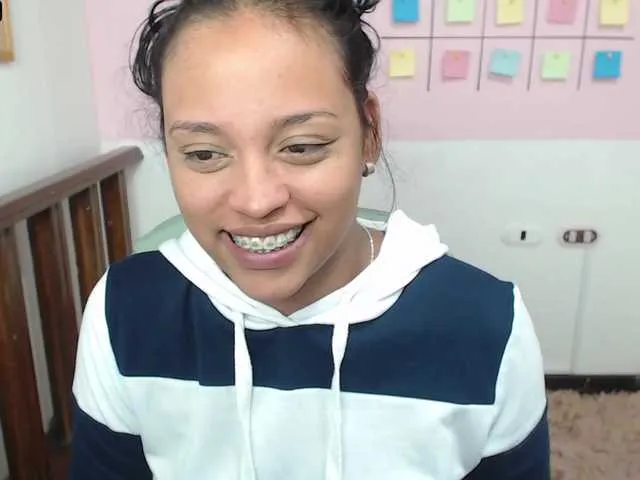 Live sex webcam photo for Angeluxxx #274137118
