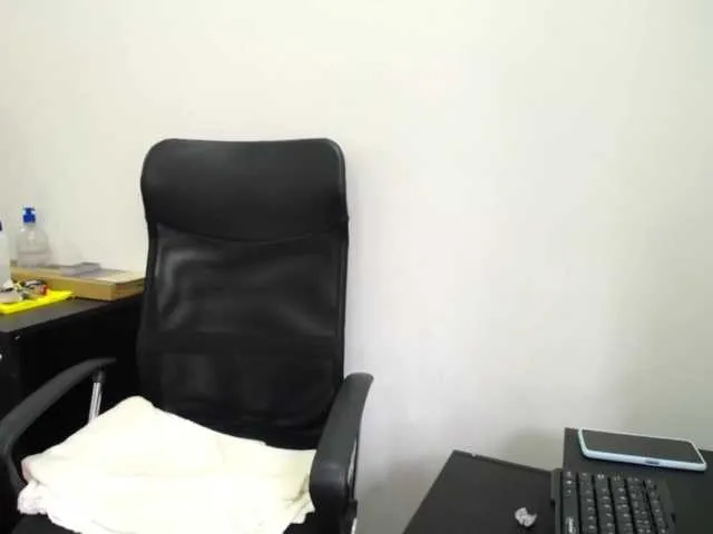 Live sex webcam photo for Angeluxxx #274272498