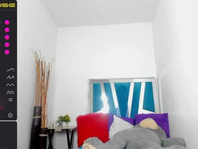 Live sex webcam photo for Anghelina1 #273901297