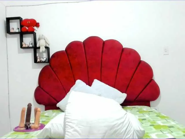 Live sex webcam photo for AngieCandy #275676553