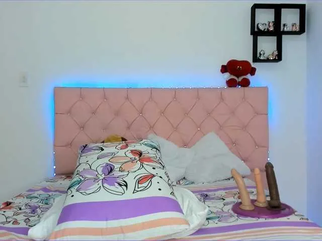 Live sex webcam photo for AngieCandy #276489287