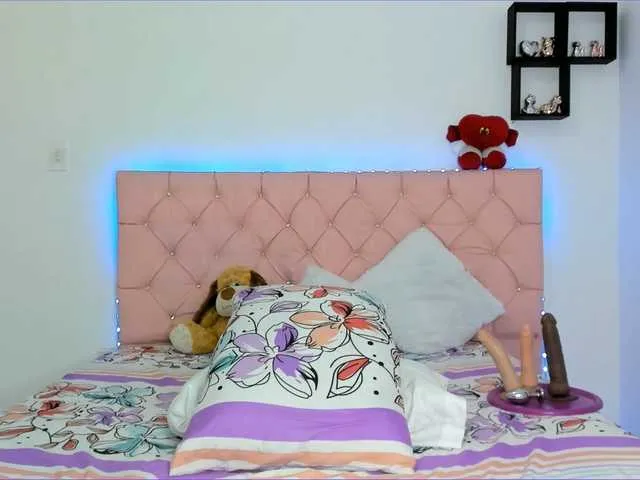 Live sex webcam photo for AngieCandy #276490629