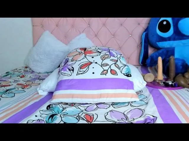 Live sex webcam photo for AngieCandy #289331733