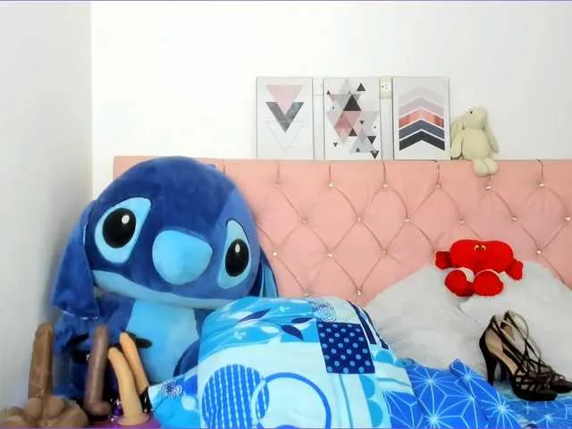 Live sex webcam photo for AngieCandy #290685225