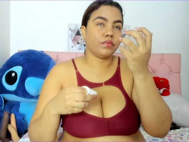 Live sex webcam photo for AngieCandy #290812658