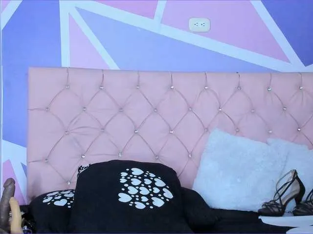 Live sex webcam photo for AngieCandy #292300984