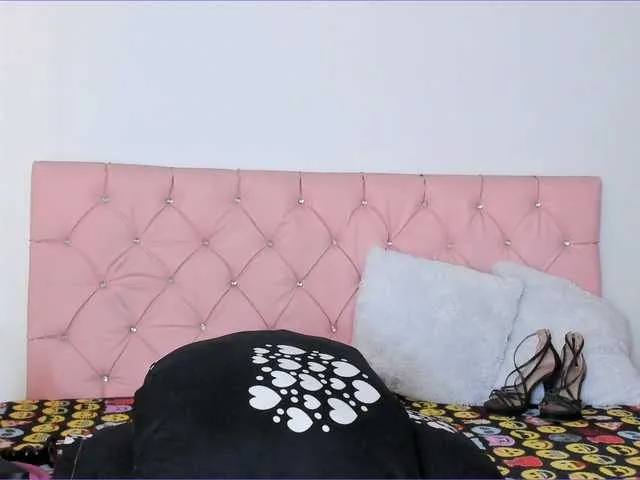 Live sex webcam photo for AngieCandy #292308895