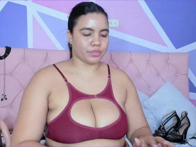 Live sex webcam photo for AngieCandy #292370298