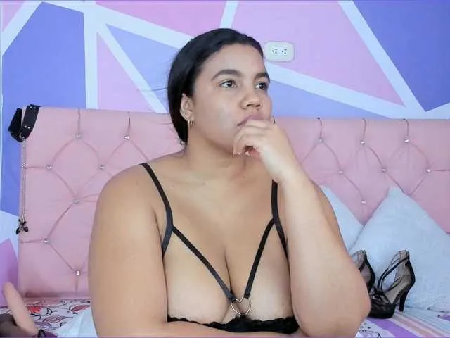 Live sex webcam photo for AngieCandy #292424470