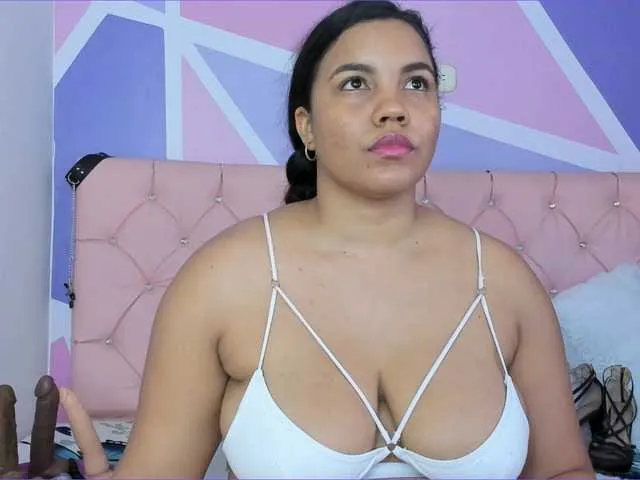 Live sex webcam photo for AngieCandy #293094408