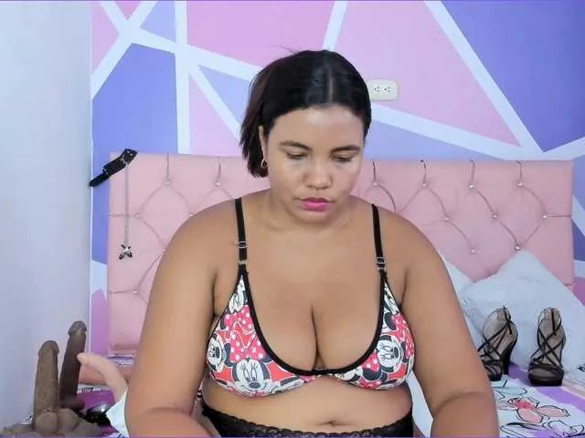 Live sex webcam photo for AngieCandy #293473692
