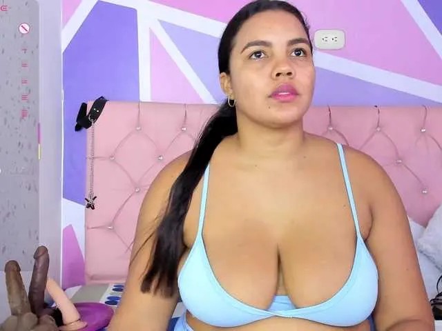 Live sex webcam photo for AngieCandy #293670623
