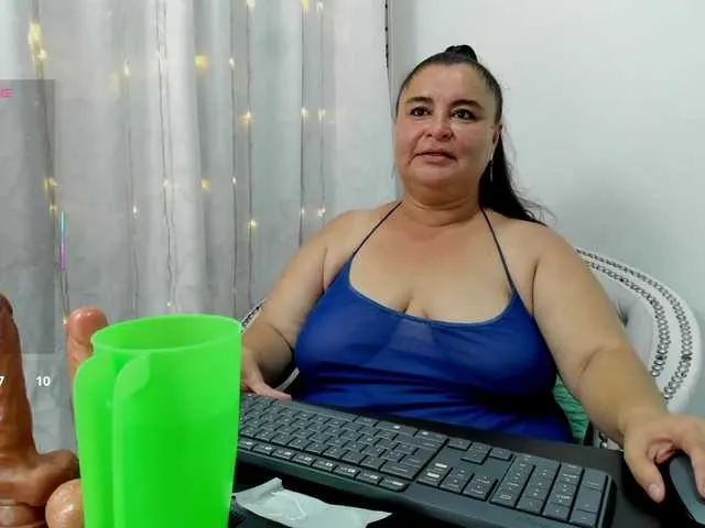 Live sex webcam photo for AngieMature #290365741