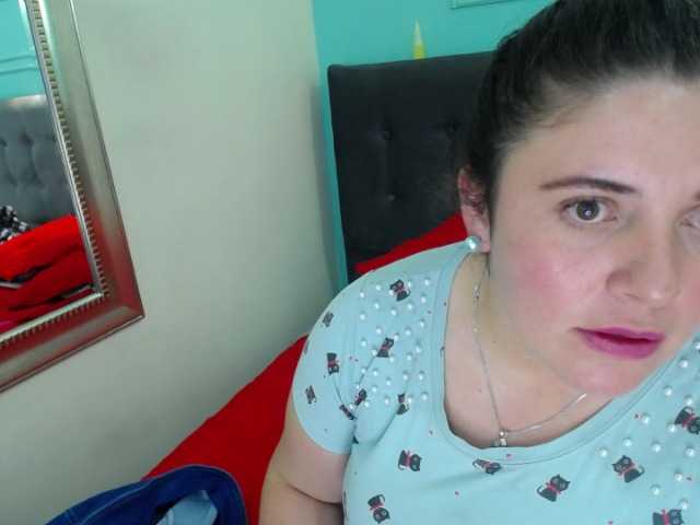 Live sex webcam photo for Angiemildred #272193774