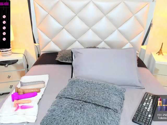 Live sex webcam photo for Angiiee #272294273