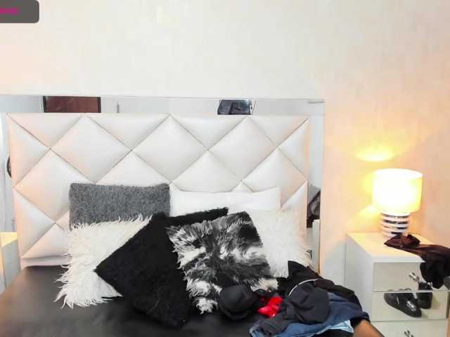 Live sex webcam photo for Angiiee #273214750