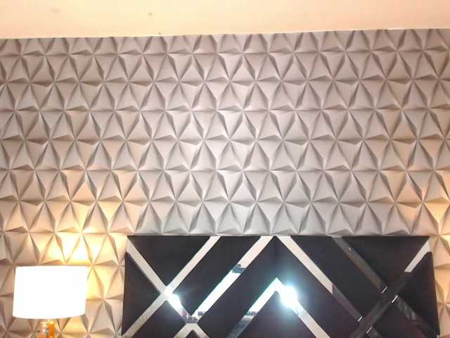 Live sex webcam photo for Angiiee #273931600