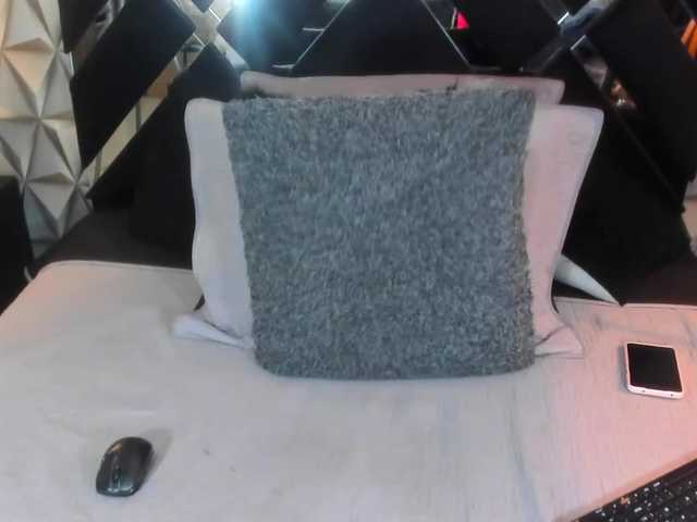 Live sex webcam photo for Angiiee #274545856