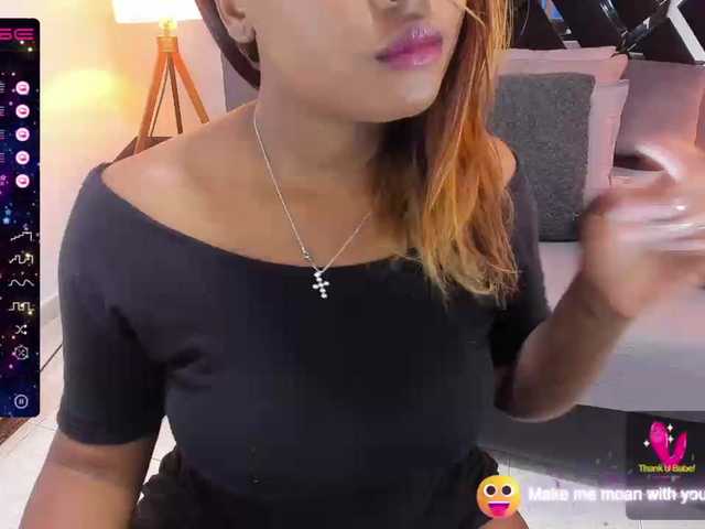 Live sex webcam photo for Angiiee #275639402