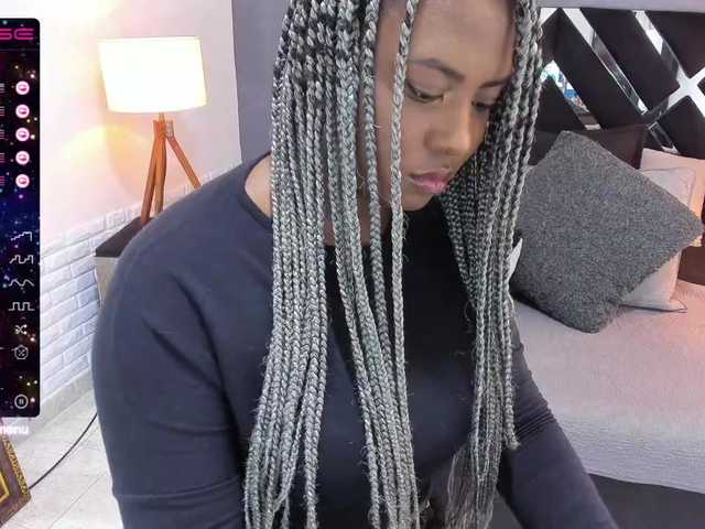 Live sex webcam photo for Angiiee #275902333