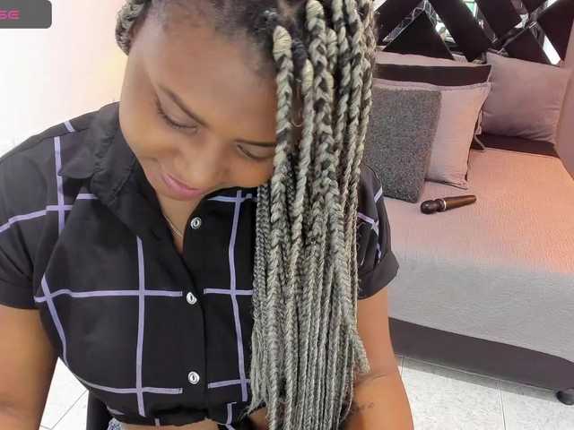 Live sex webcam photo for Angiiee #276065185