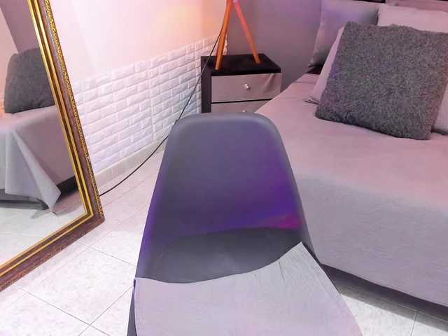 Live sex webcam photo for Angiiee #276121903