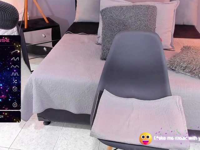 Live sex webcam photo for Angiiee #276128184