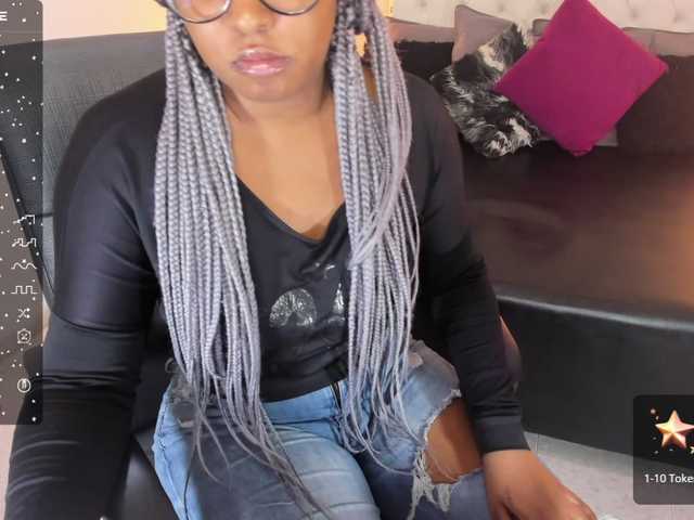 Live sex webcam photo for Angiiee #277211715