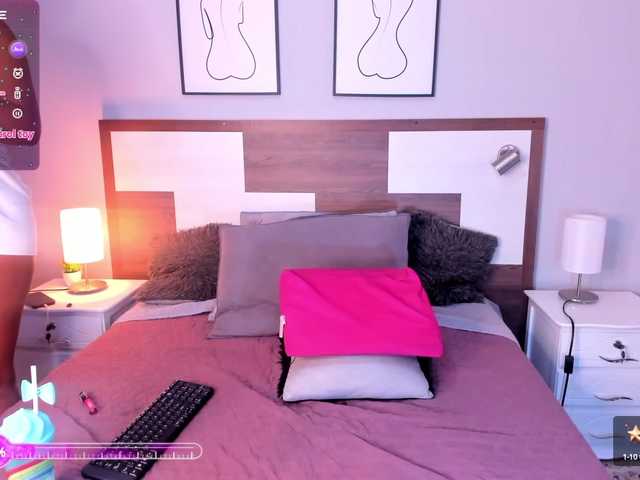 Live sex webcam photo for Angiiee #278215550