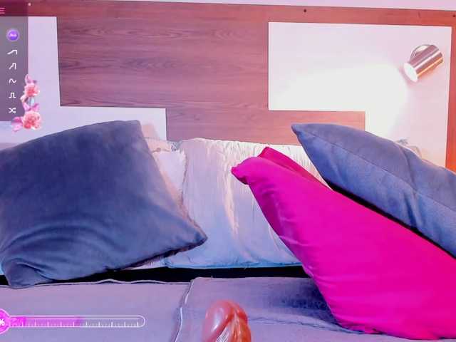 Live sex webcam photo for Angiiee #280112191