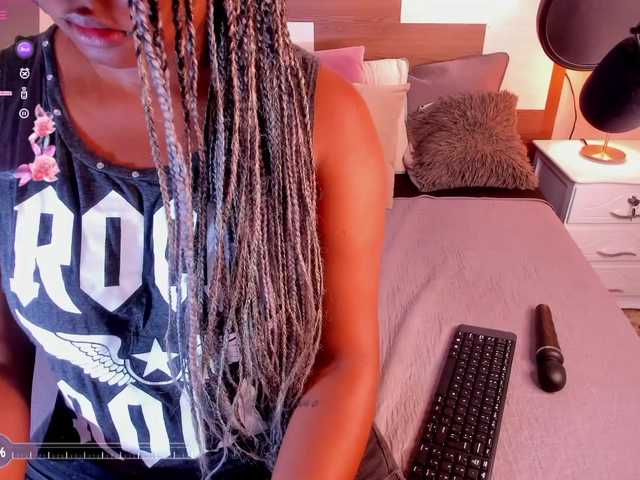 Live sex webcam photo for Angiiee #285285563