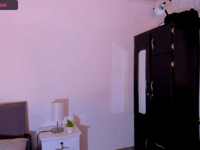 Live sex webcam photo for Angiiee #290185582