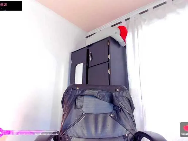 Live sex webcam photo for Angiiee #290576204