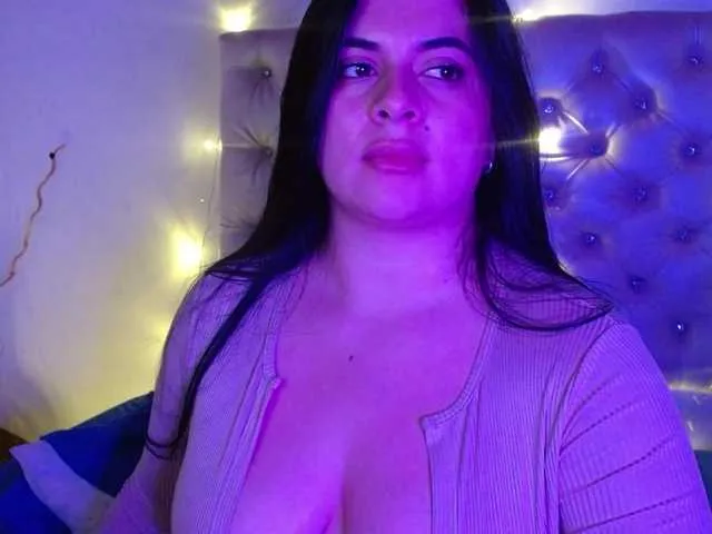 Live sex webcam photo for AnguieBustos #277109444