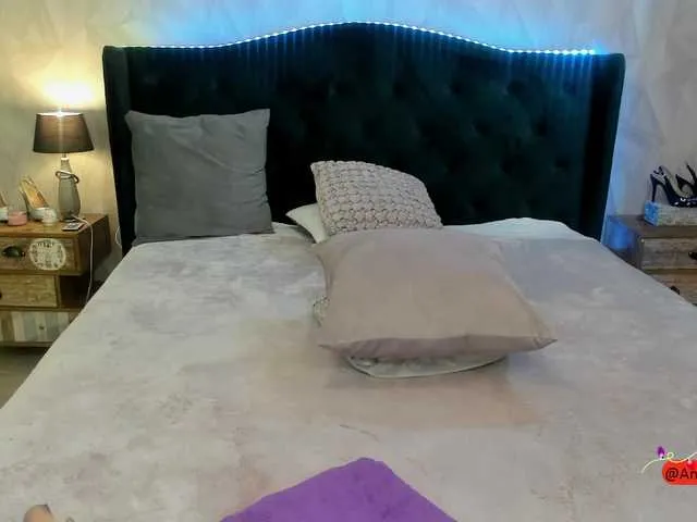 Live sex webcam photo for AnissaWhite #276997370
