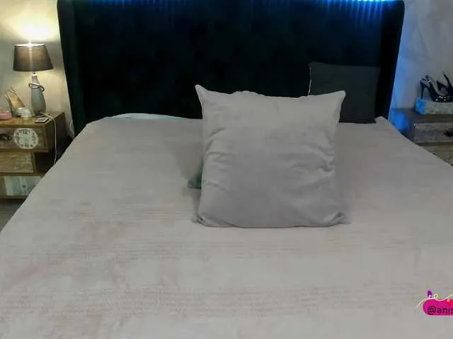 Live sex webcam photo for AnissaWhite #277009163