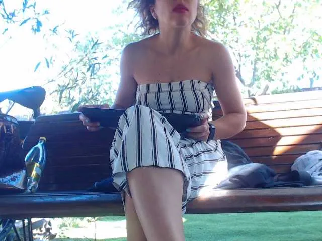 Live sex webcam photo for AnnBigLabia #288089172