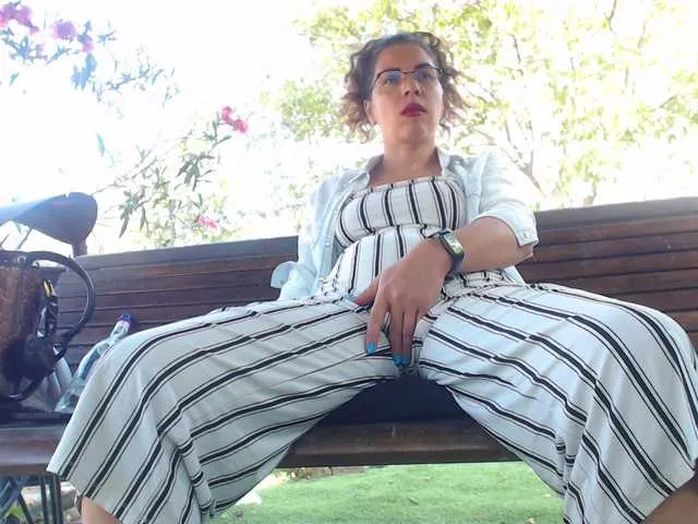 Live sex webcam photo for AnnBigLabia #289619793